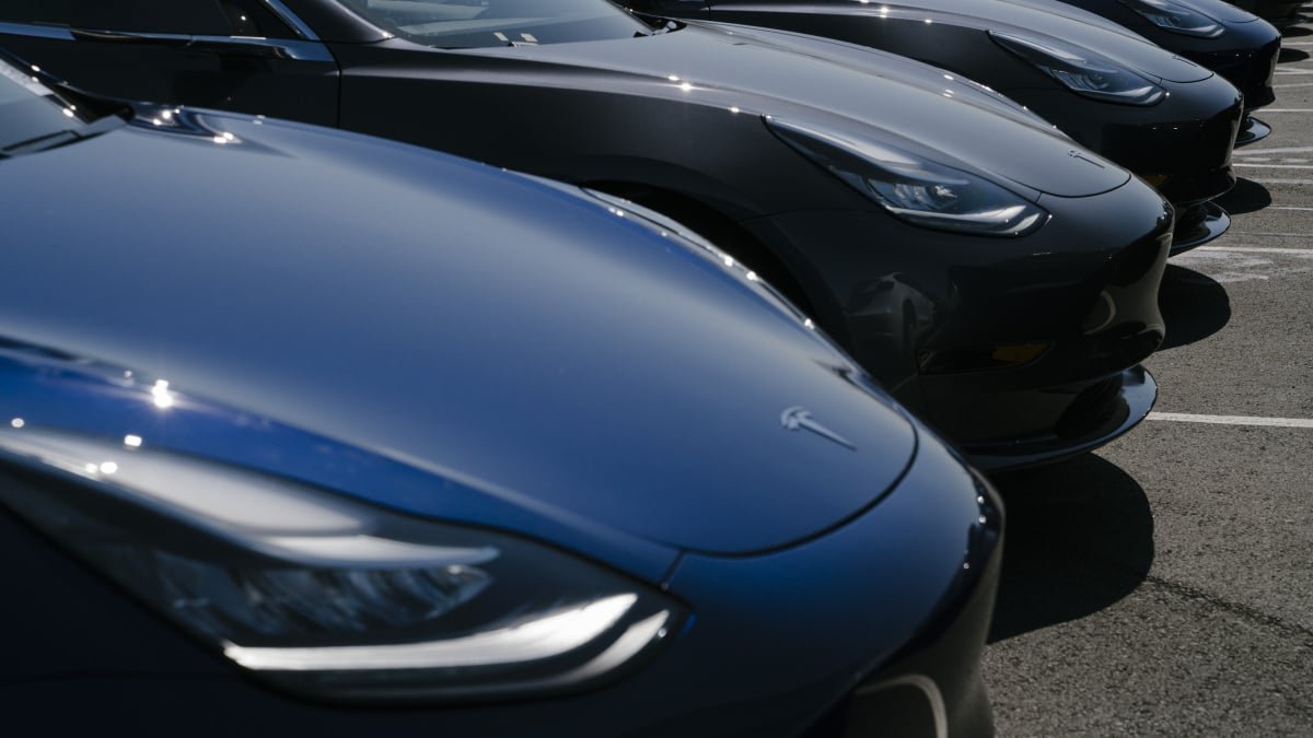 Tesla continue de faire des pertes financières, mais au moins Elon Musk ne manque pas les opportunités de générer des revenus.