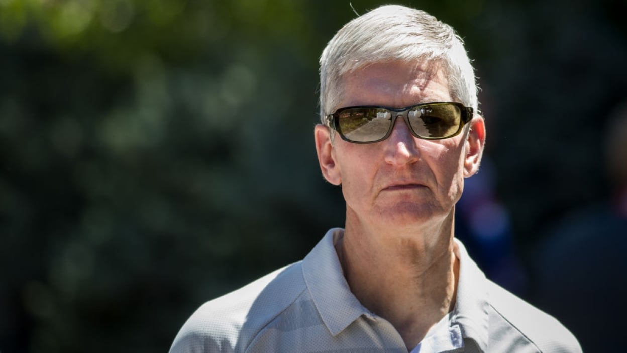 Tim Cook casually tosses light shade at Donald Trump